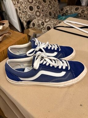 Old school Vans Navy Low-Top Sneakers with White Stripe 10.5 men’s